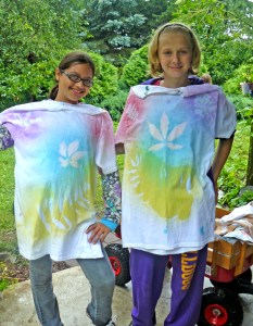 Modeling leaf resist t-shirts